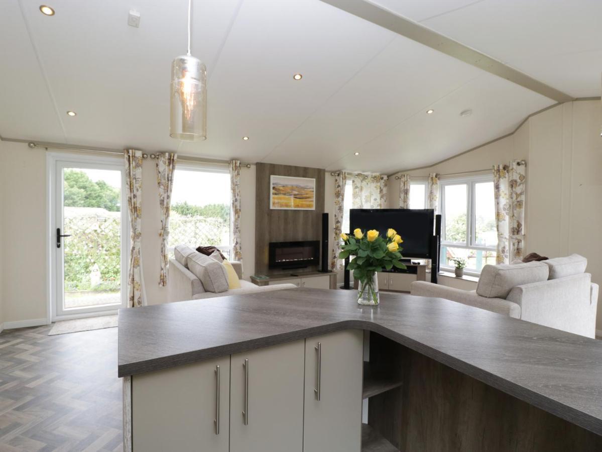 Hill View, Lilac Lodge แวร์แรม ภายนอก รูปภาพ