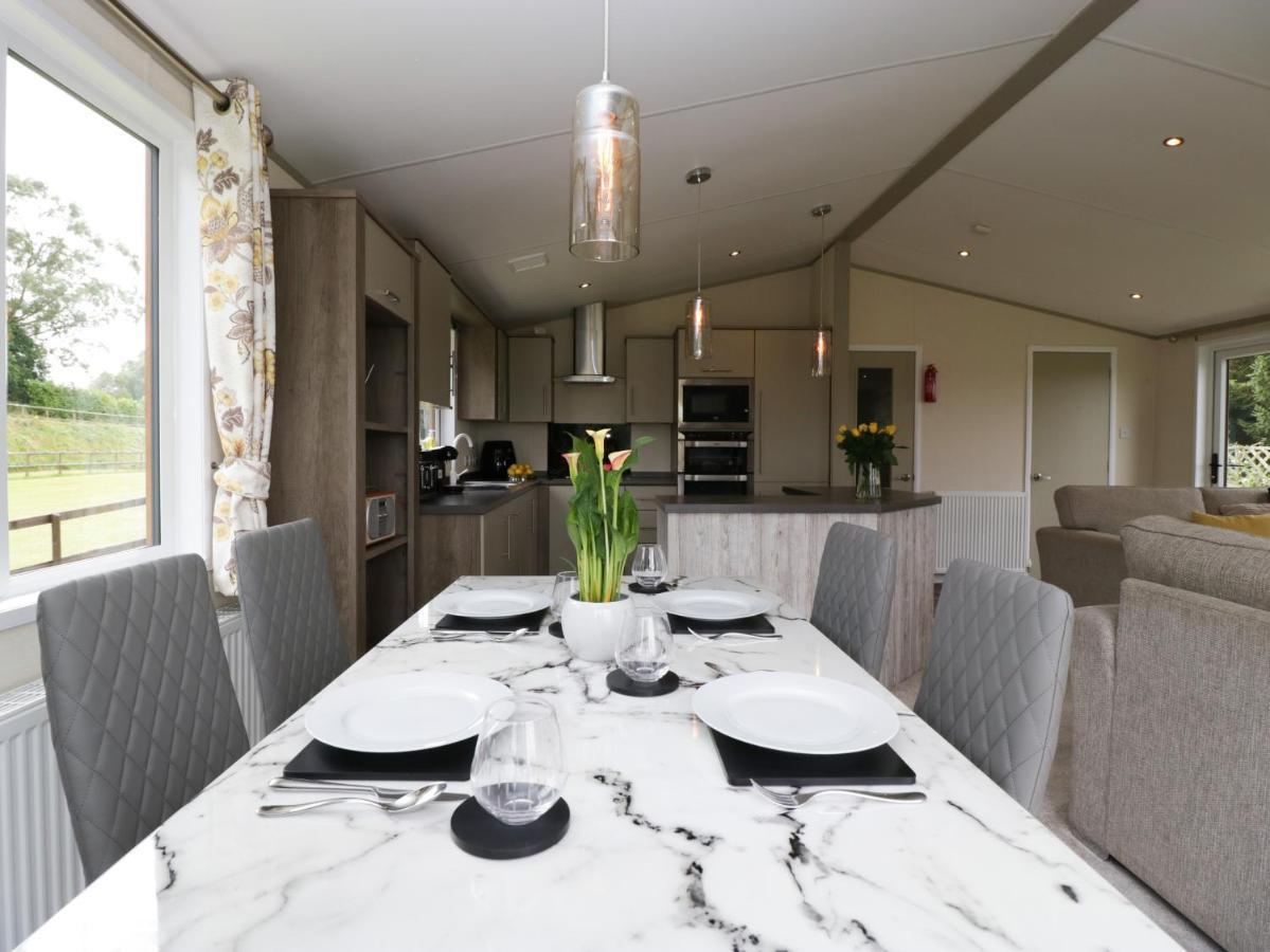 Hill View, Lilac Lodge แวร์แรม ภายนอก รูปภาพ
