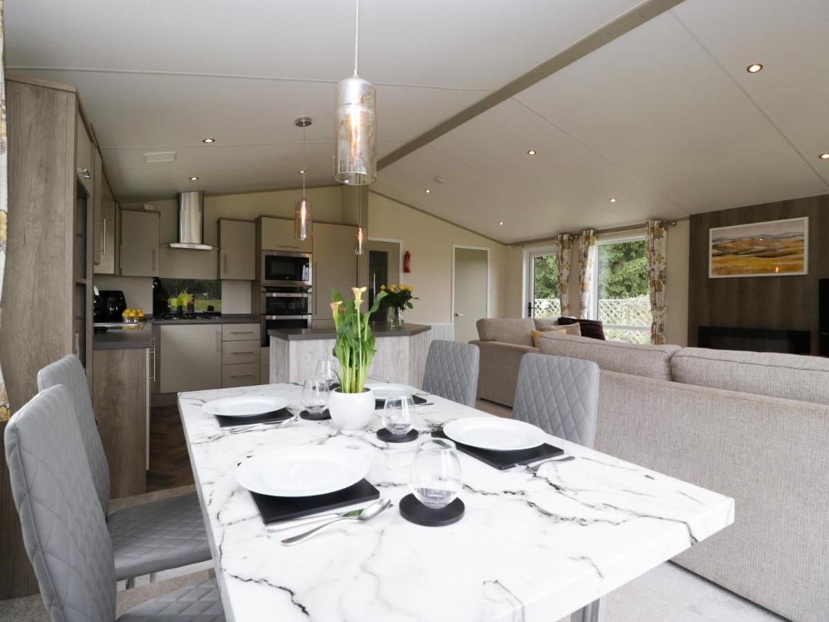 Hill View, Lilac Lodge แวร์แรม ภายนอก รูปภาพ